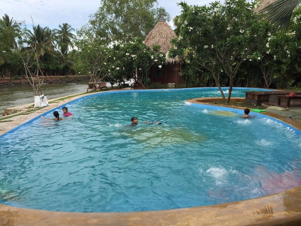 Amphawa Club 36/57