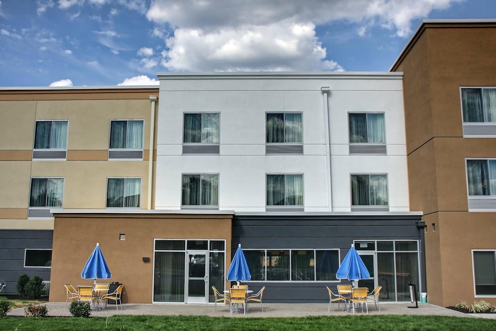 Fairfield Inn Suites Reading Wyomissing 1/51
