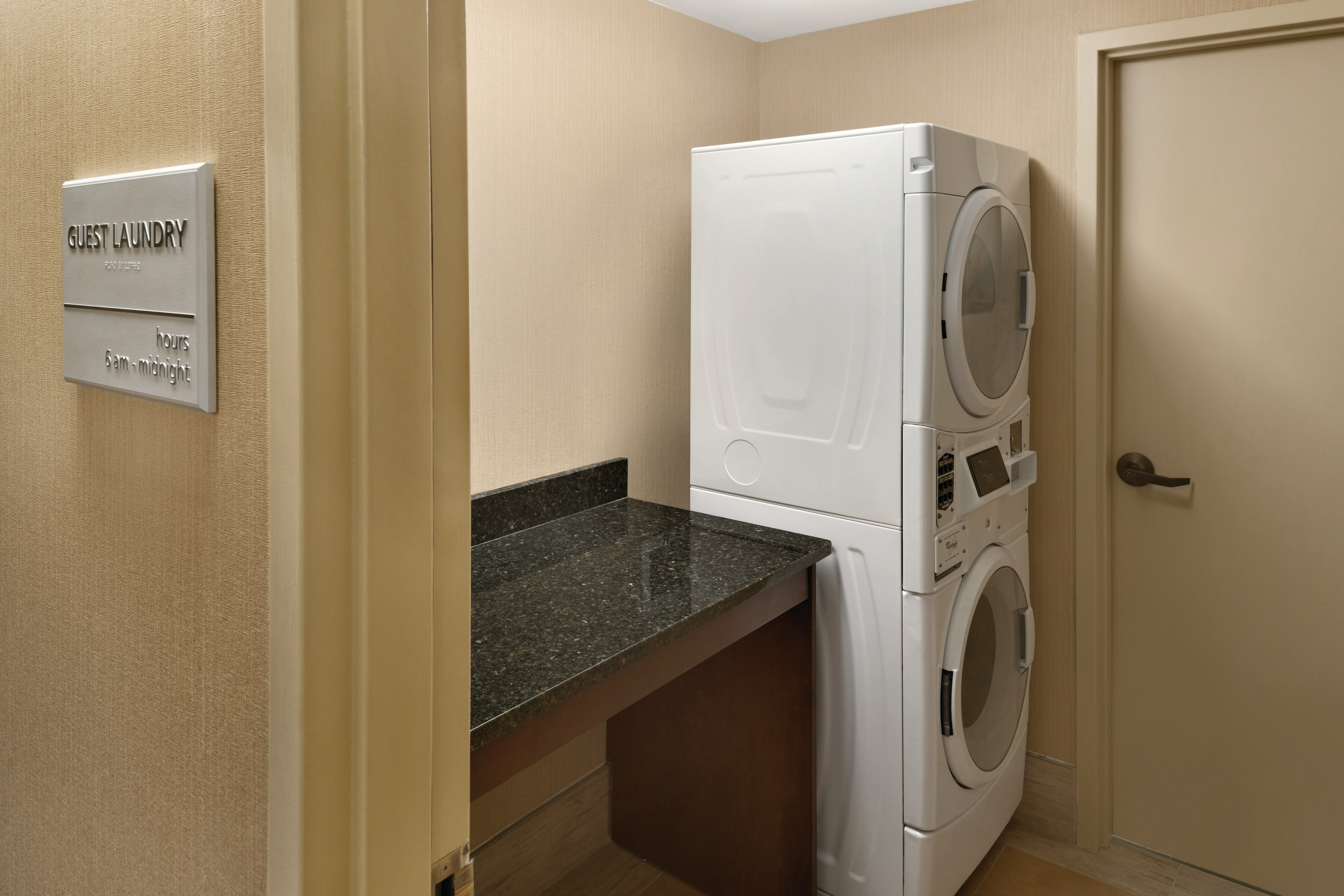Hampton Inn Cincinnati/Kings Island 68/69