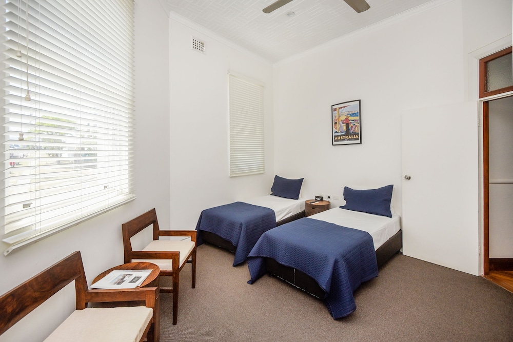 Pier Hotel 5/32