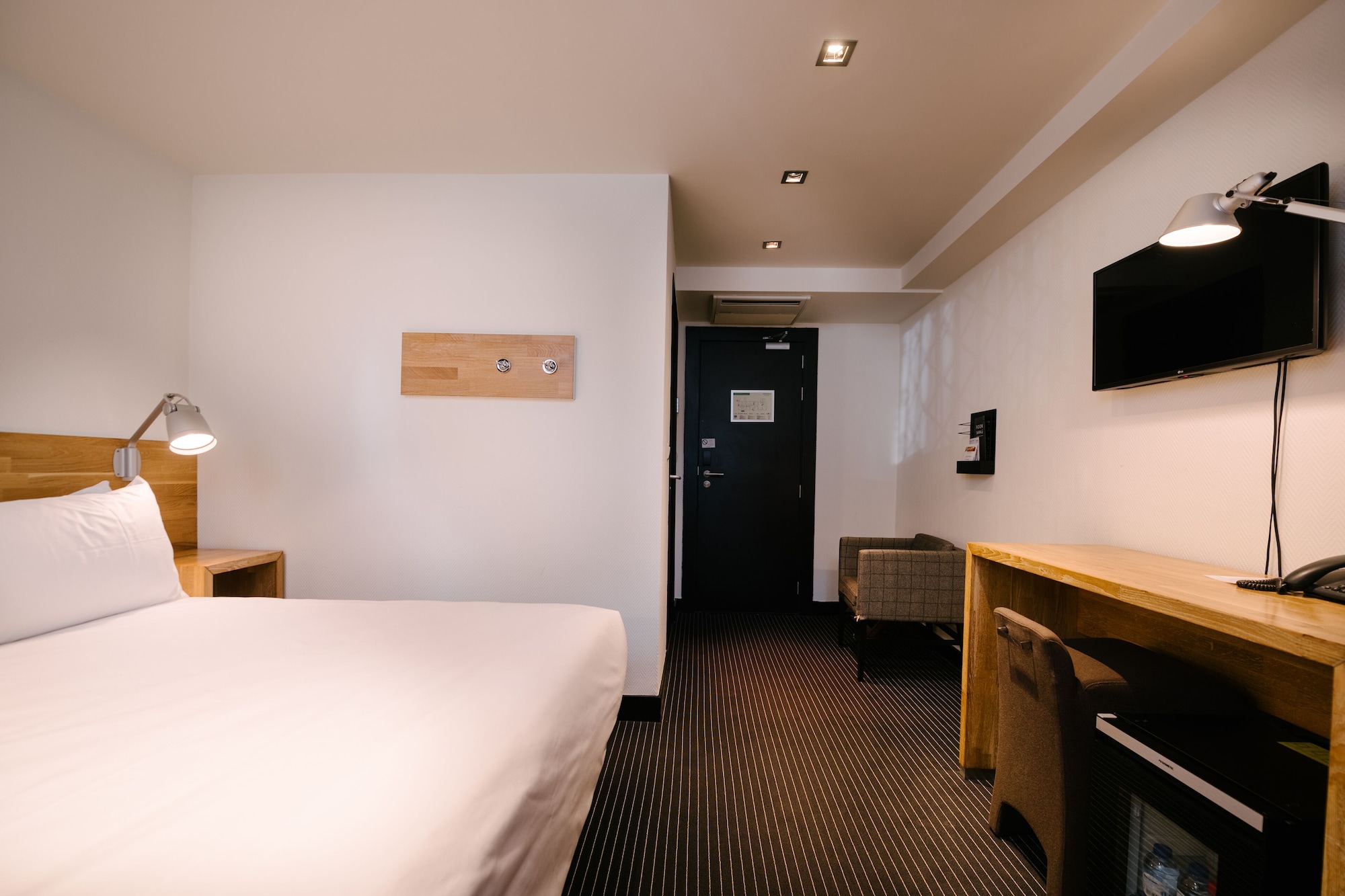 Inner, Semi Basement, Single, Twin Beds, Partial View