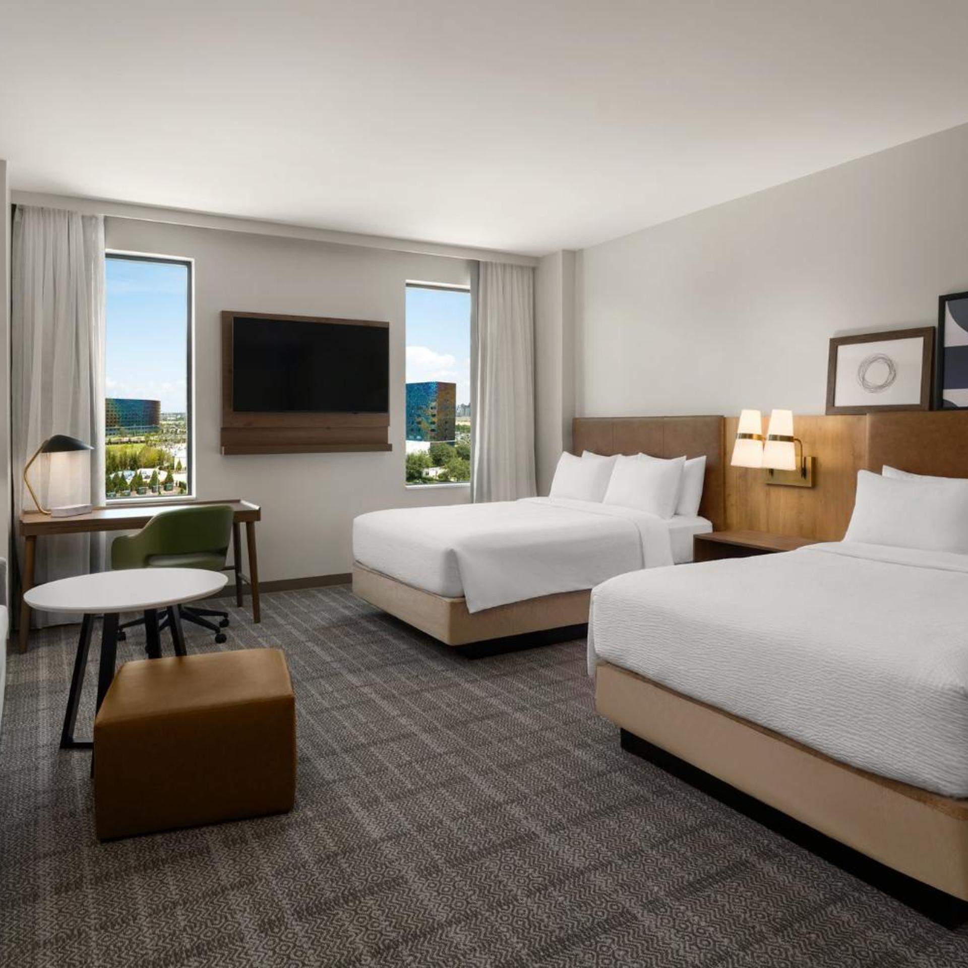 Studio, Suite, Queen Bed, Bath and Shower