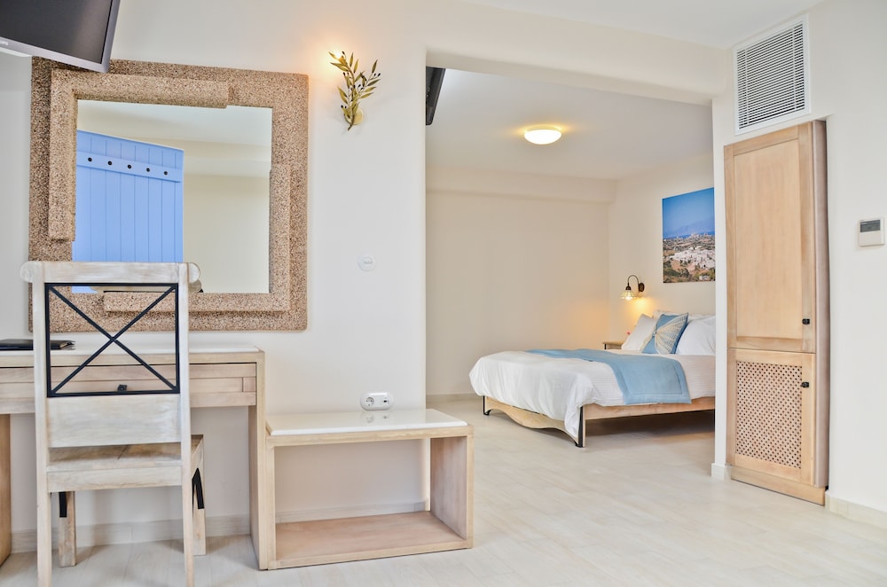 Naxos Island Hotel 24/74