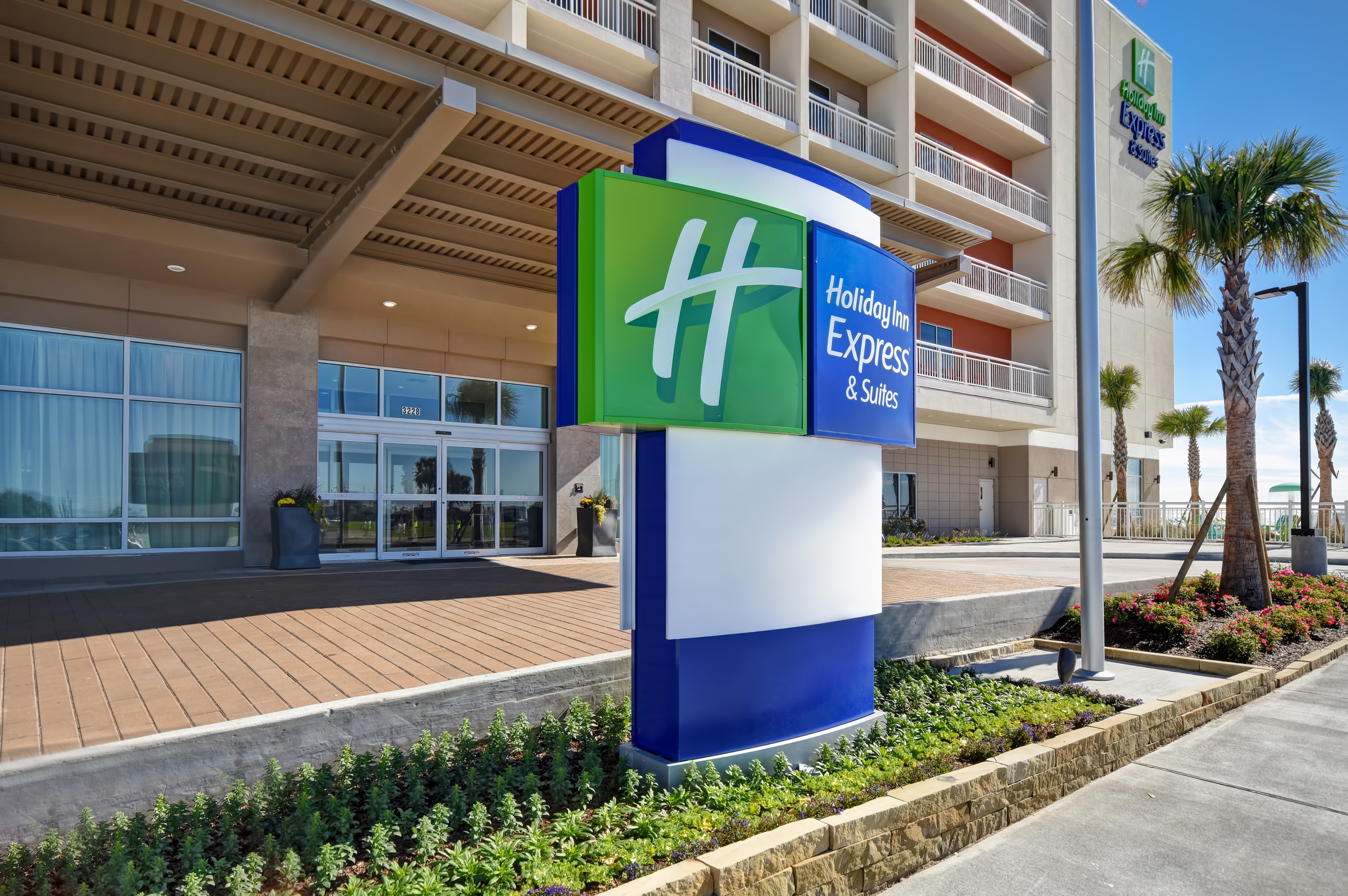 Holiday Inn Express Suites Galveston Beach 58/65