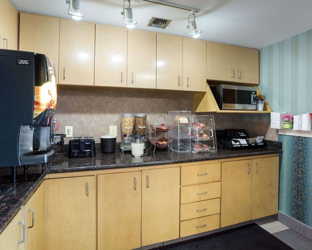 Rodeway Inn and Suites New Orleans, LA 7/33