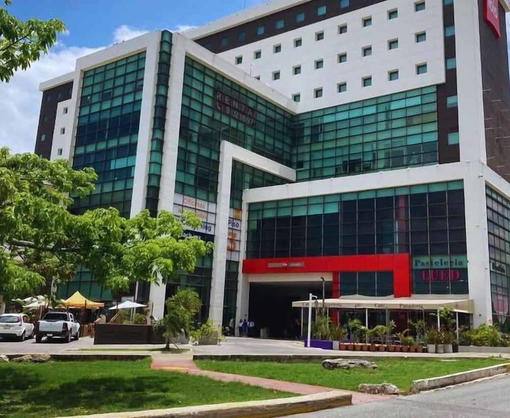 Ibis Cancun Centro 2/44
