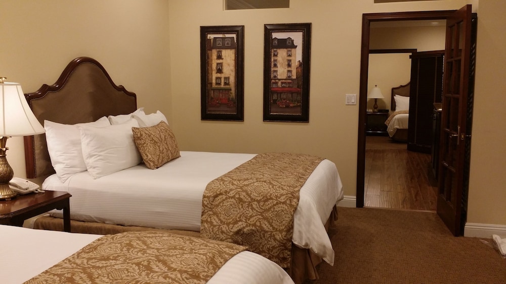 Best Western Plus Sunset Plaza Hotel 37/83