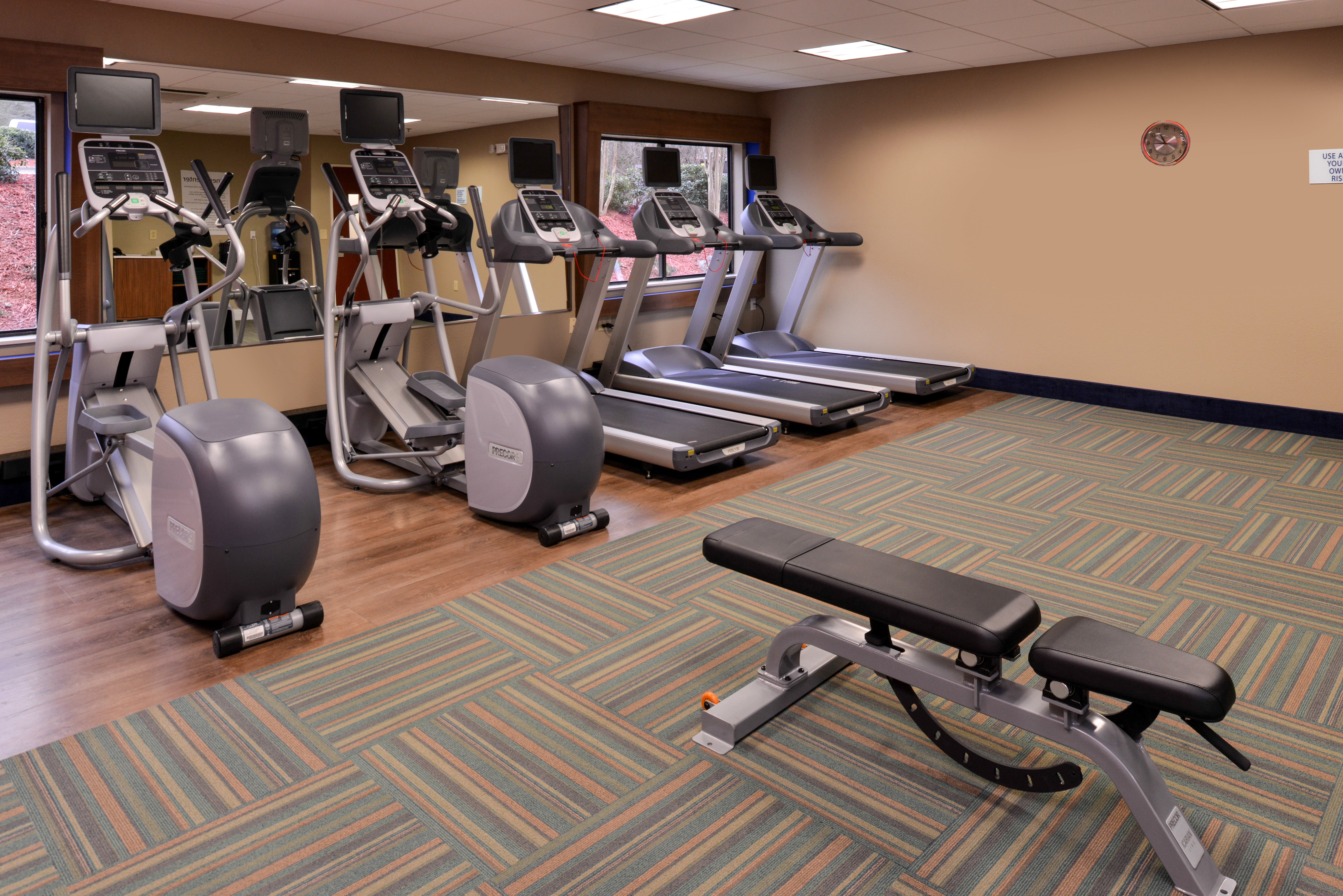 Holiday Inn Express Suites Raleigh Ne Medical Ctr Area 46/74
