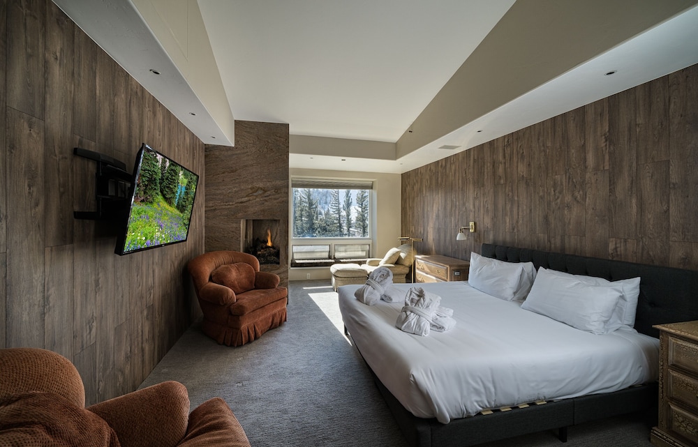 CONDO, 5 BEDROOMS, MOUNTAIN SIDE