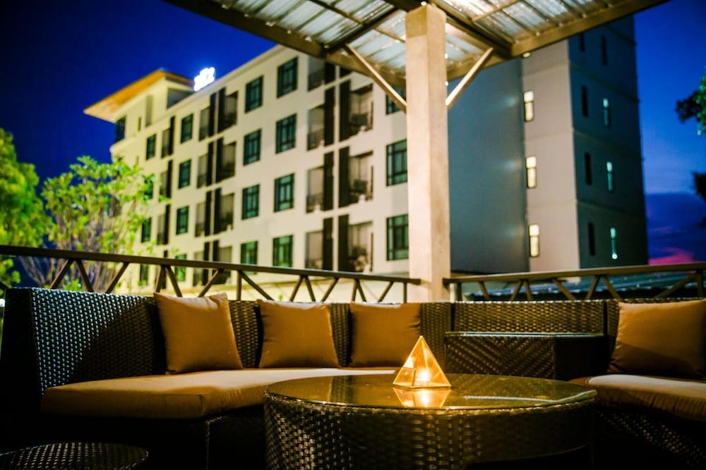 Triple Z Hotel 2/56