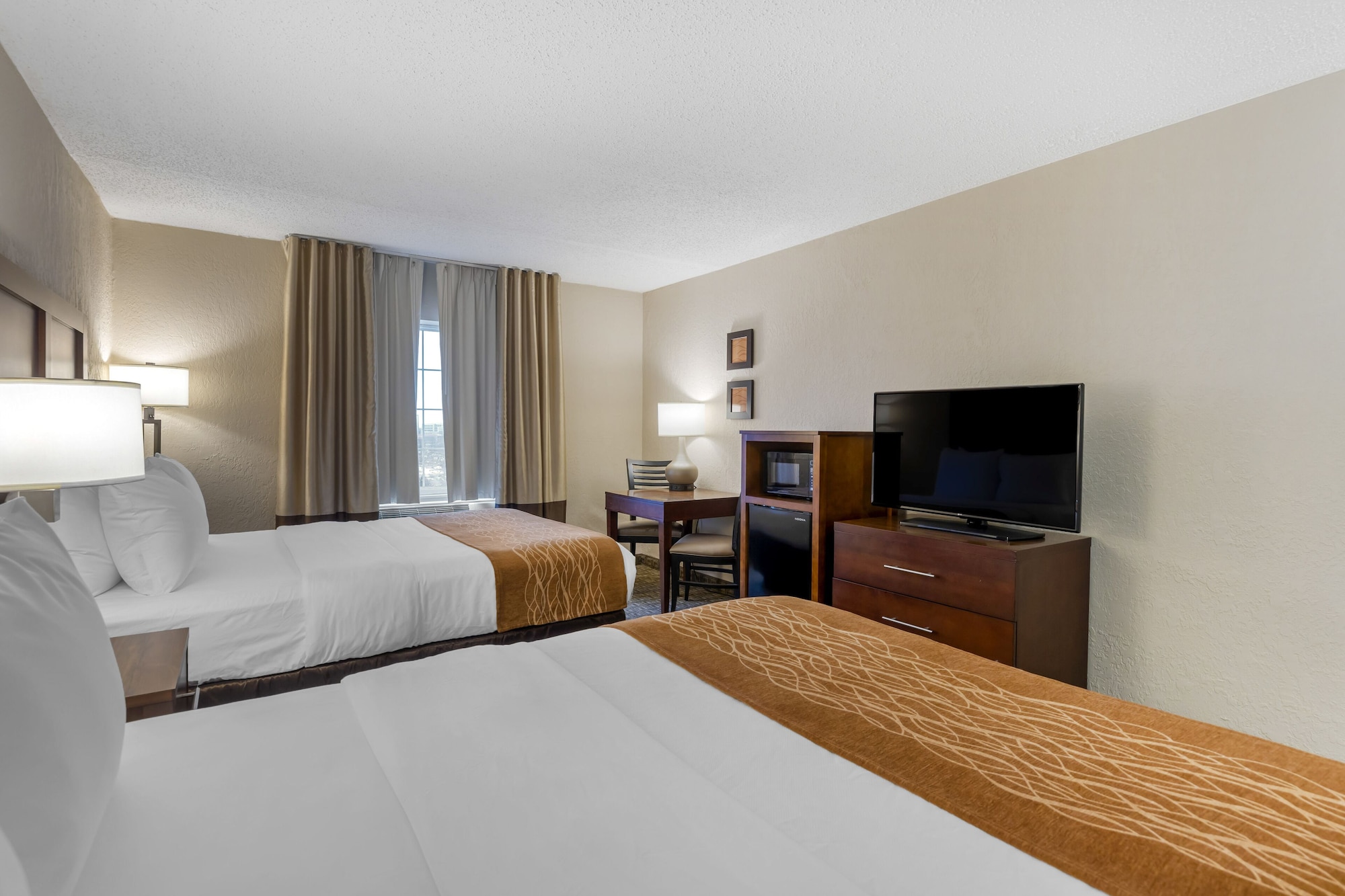 Business, 2 Queen Beds