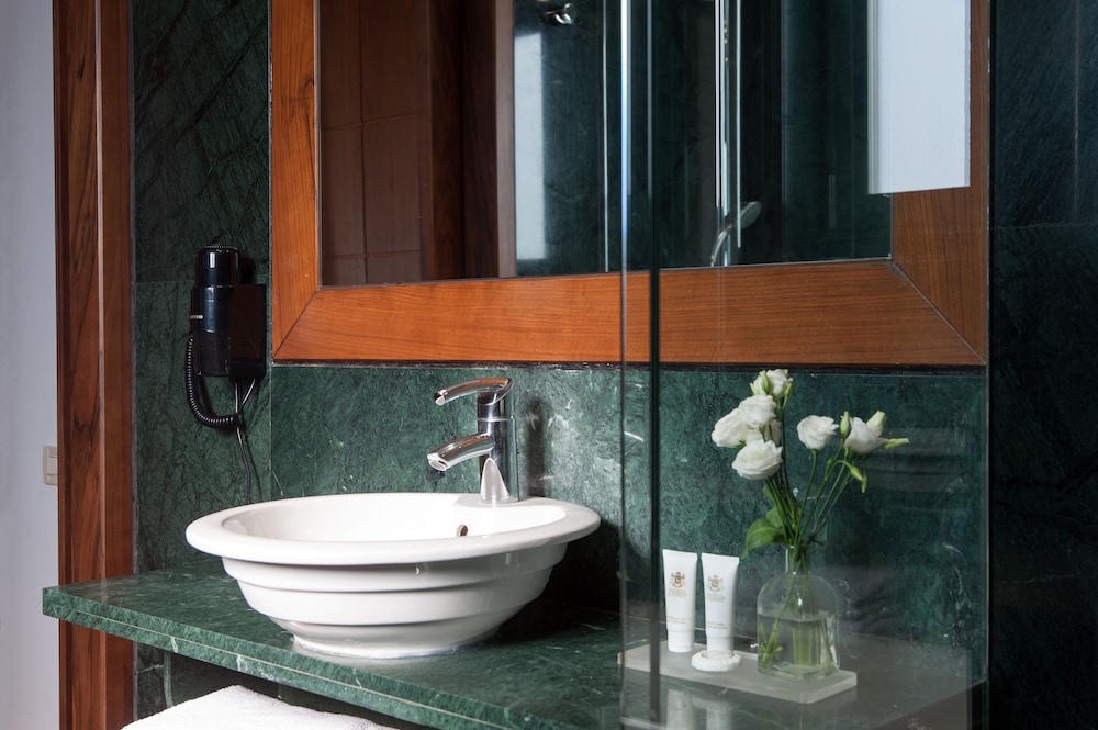 Athenaeum Eridanus Luxury Hotel 10/41