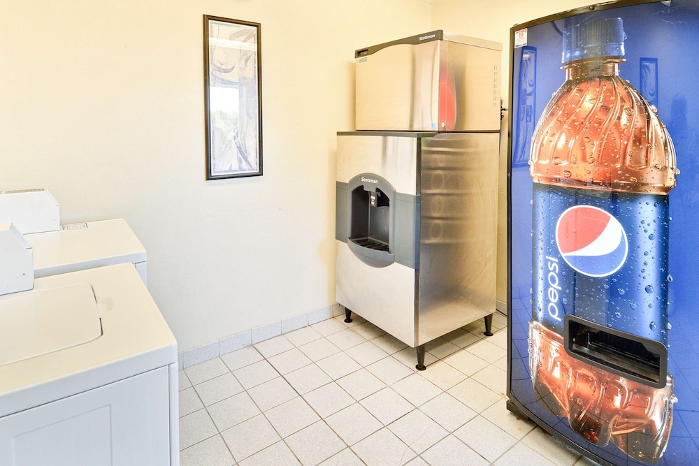 Motel6 Nashua, NH - South 23/55