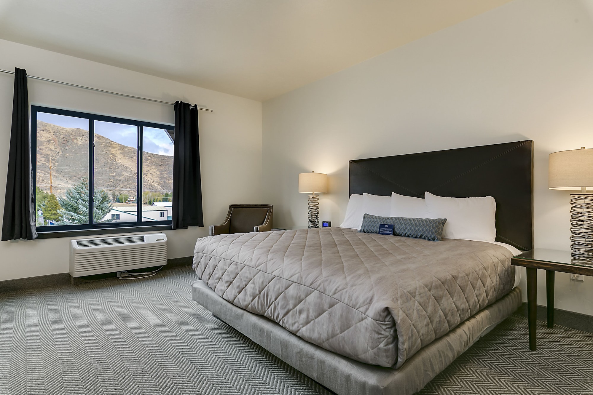 Garden, Suite, King Bed, Bathtub