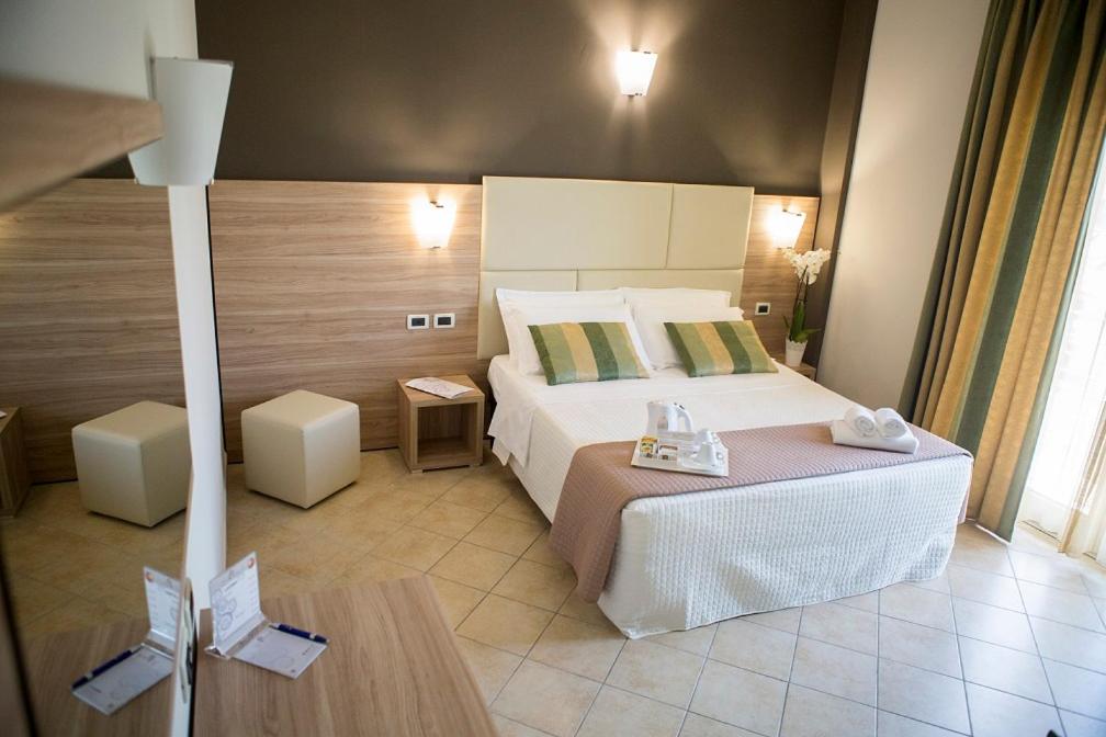Room, Single, Double or Twin Bed, Balcony