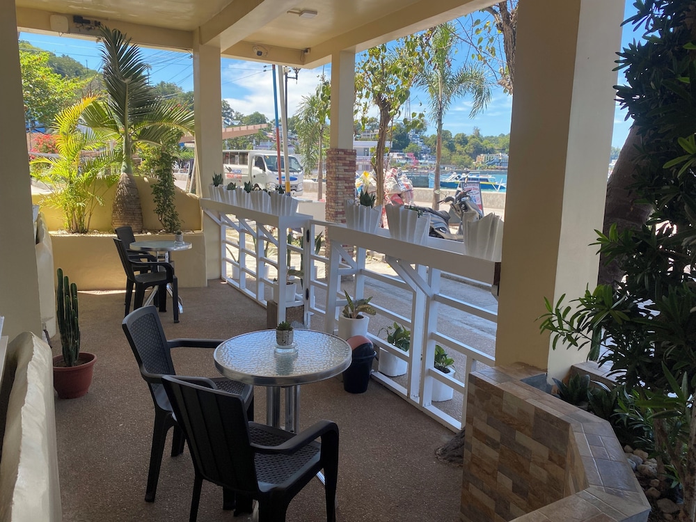 Papa Fred S Beach Resort 46/70