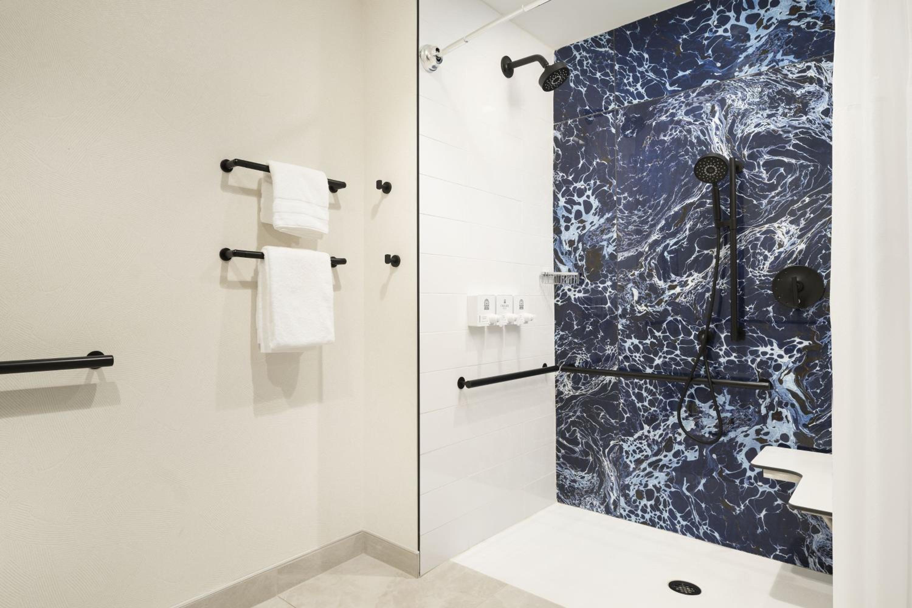 غرفة قياسية بسرير كوين، Cascade Hotel, Kansas City, a Tribute Portfolio Hotel 8/10