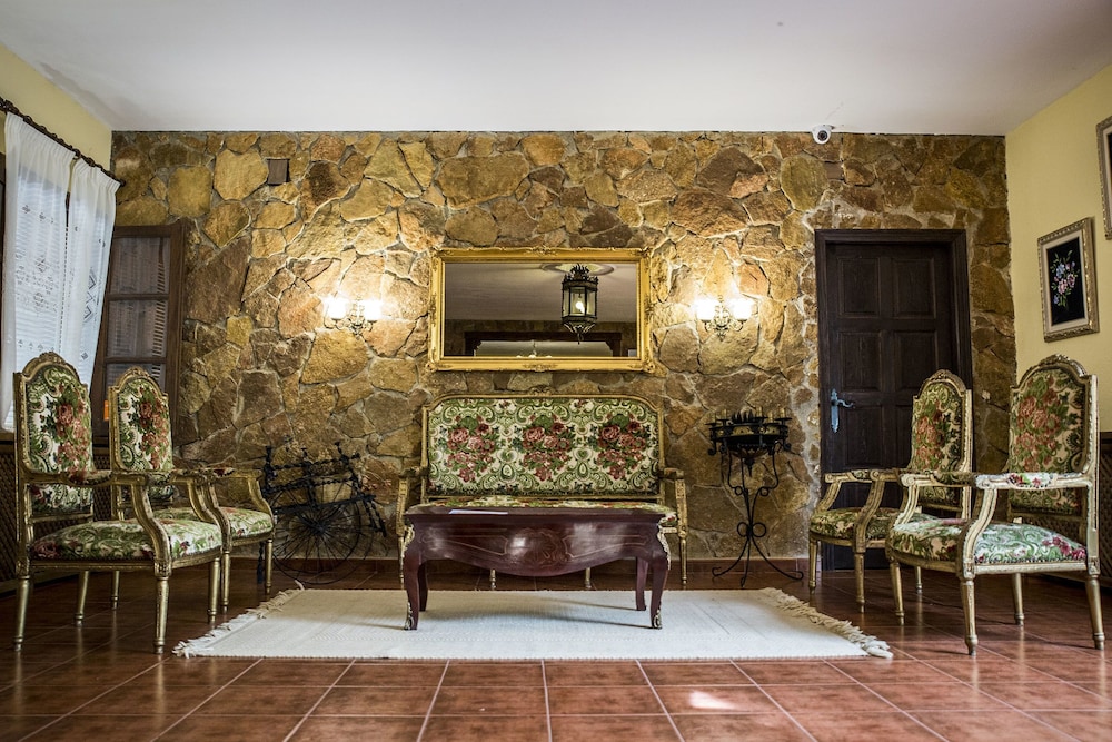 Hotel Val De Pinares 28/34
