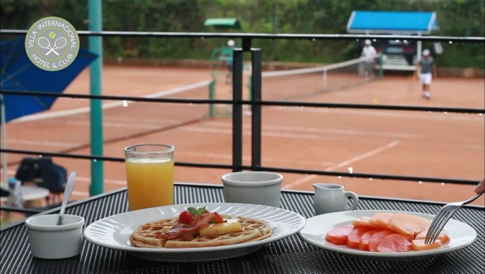 Villa Internacional De Tenis 33/50