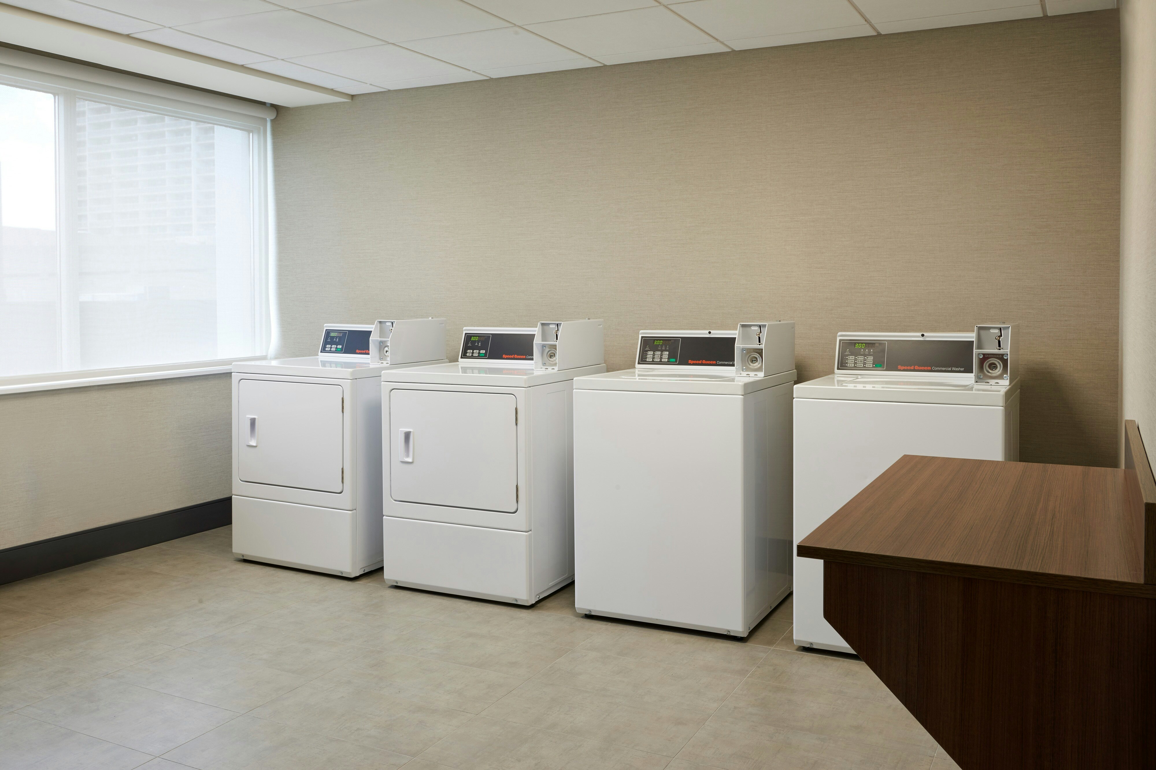Four Points by Sheraton Windsor Downtown 17/17