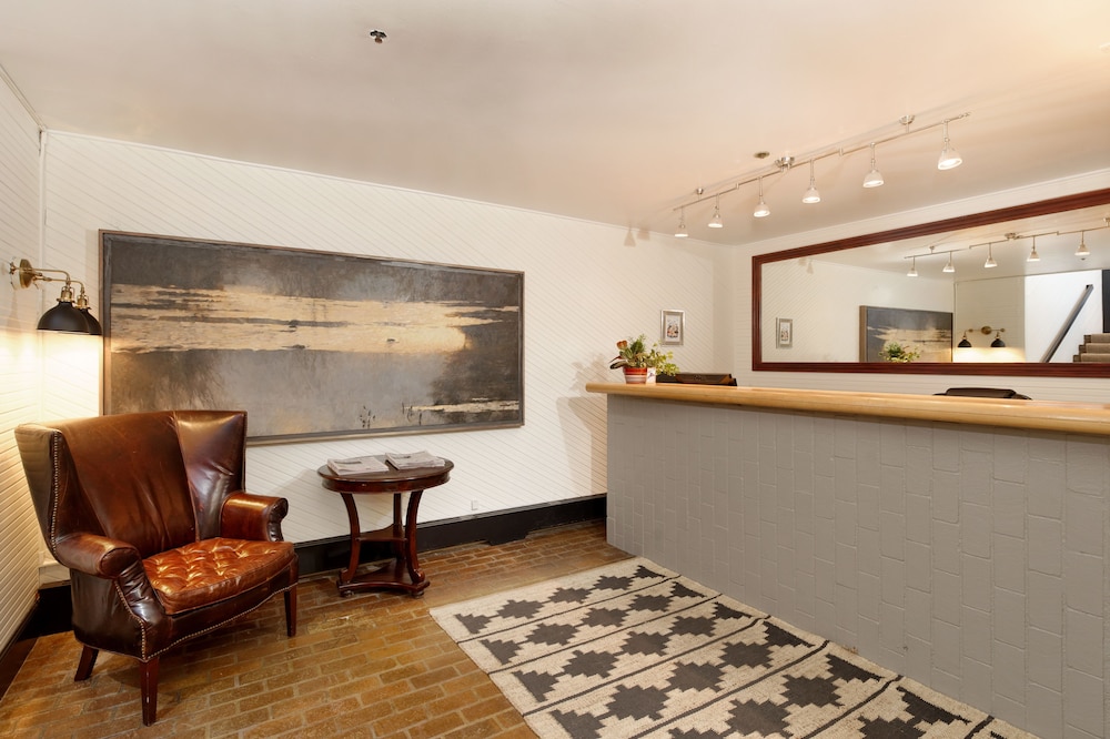 Independence Square Lodge By Frias 7/78
