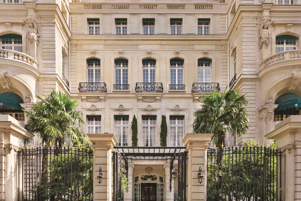 Shangri-La Paris 4/81