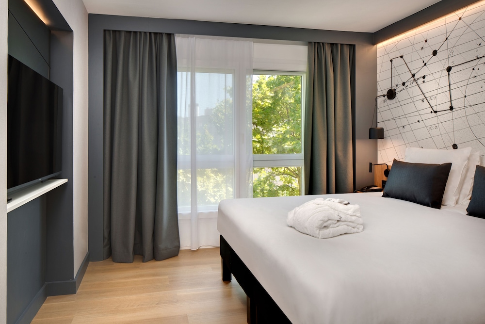 PRIVILEGE, SUITE, DOUBLE BED, SOFA