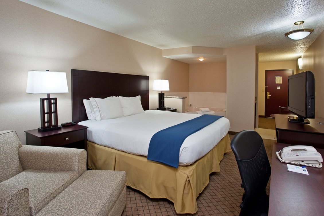 Holiday Inn Express Hotel Suites Wadsworth 23/70