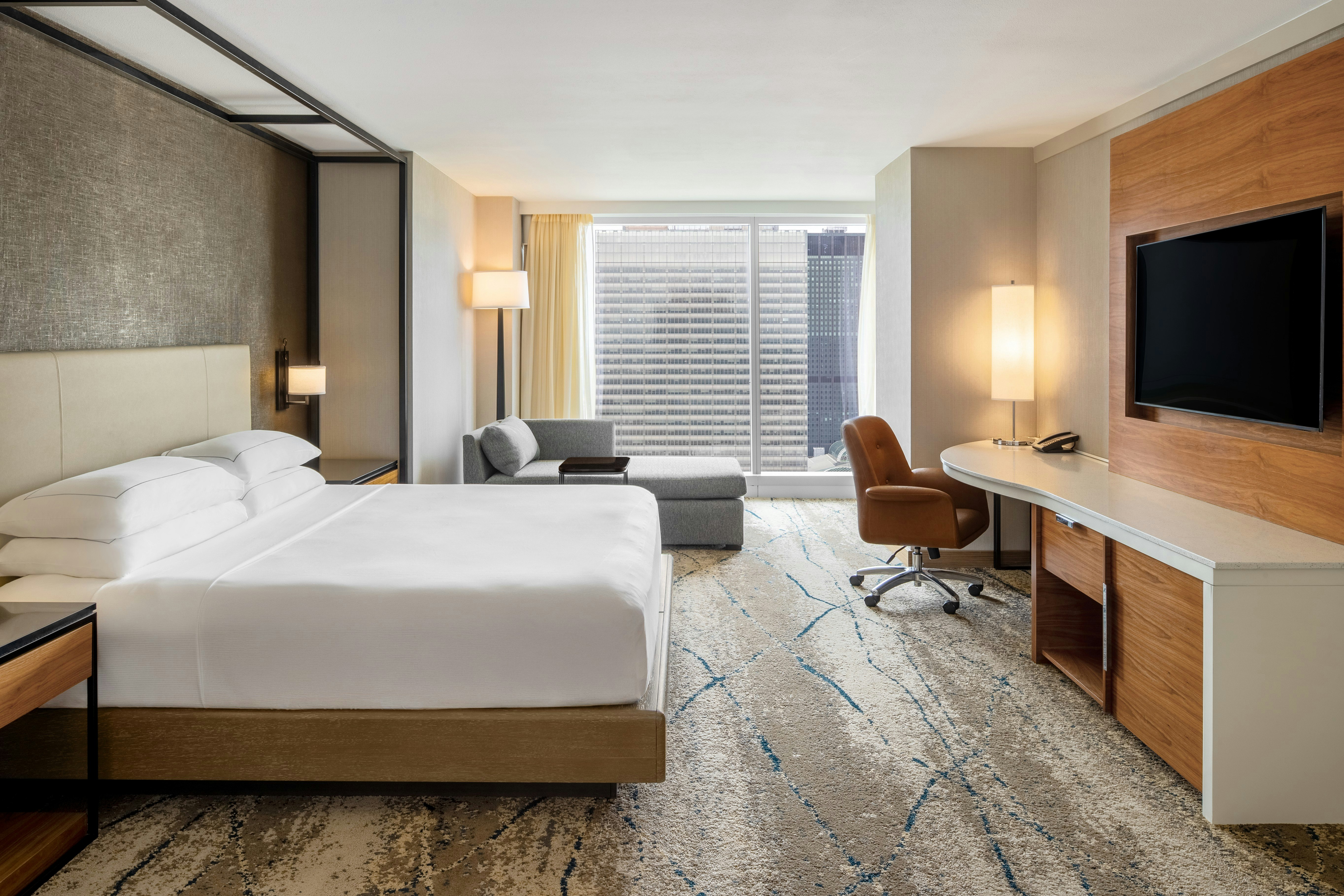 Chairman, Suite, King Bed