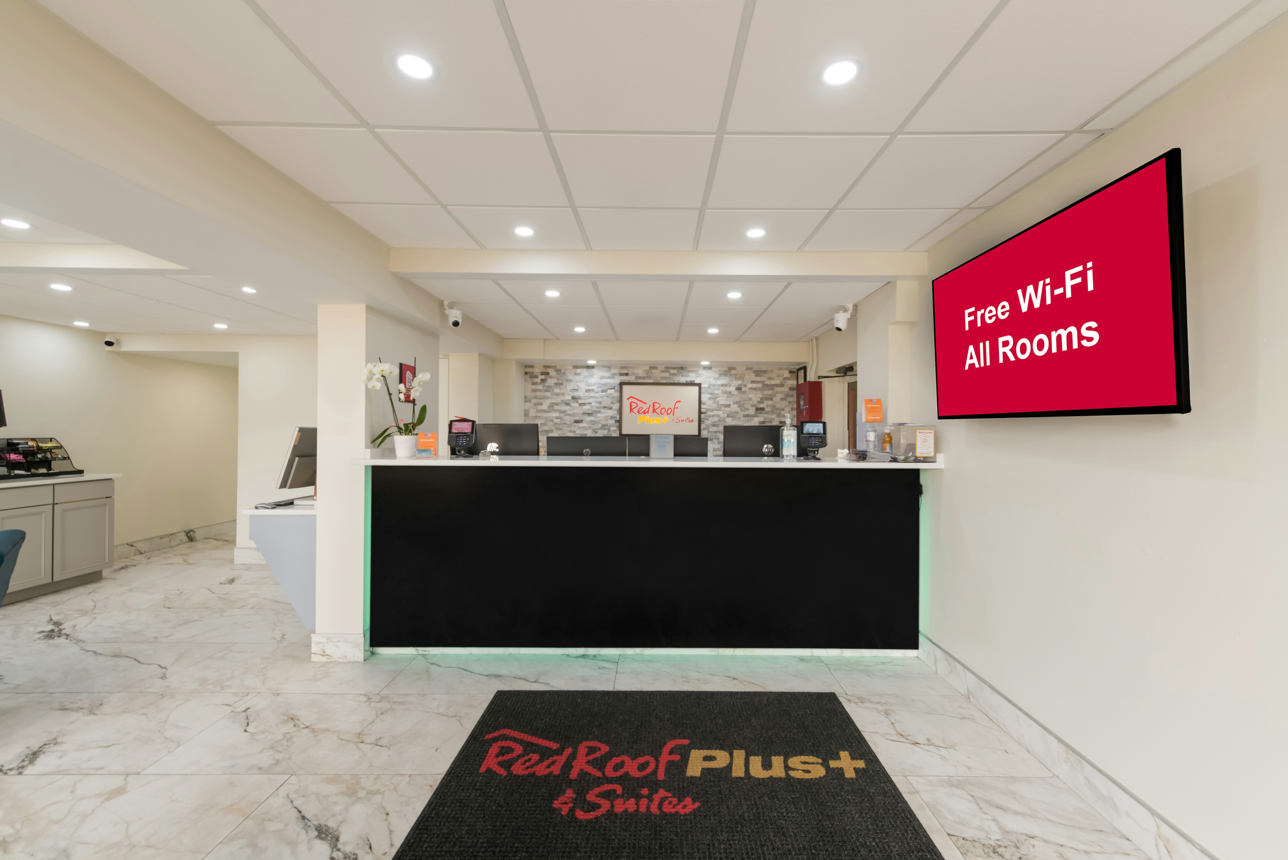 Red Roof PLUS+ & Suites Virginia Beach - Seaside 8/45