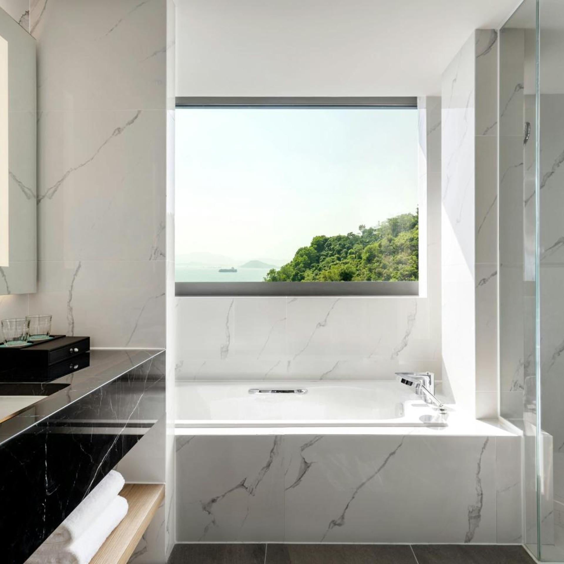 Room, King Bed, Ocean Front, Corner، Le Meridien Cyberport Hotel 4/5