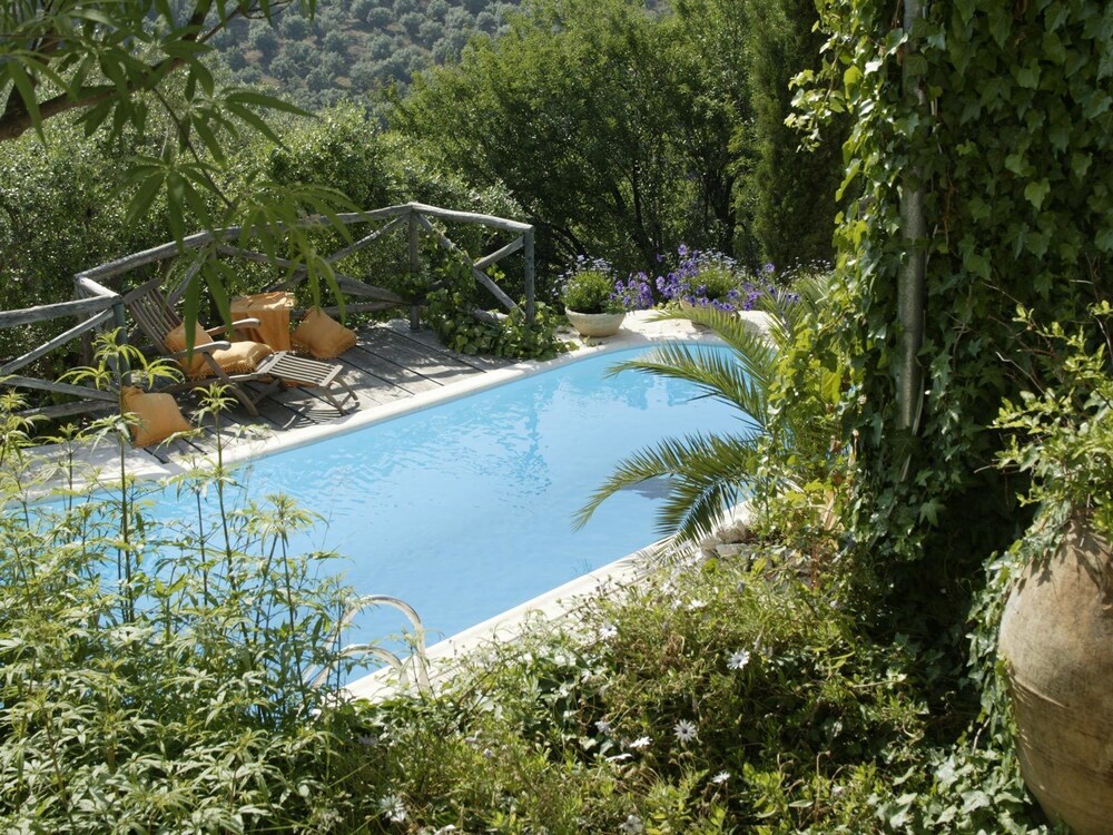 Pavezzo Country Retreat 42/45