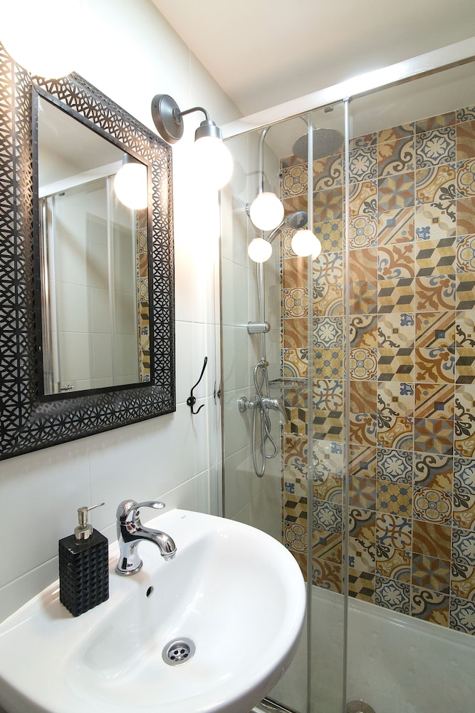 ABRACADABRA SUITES 11/54