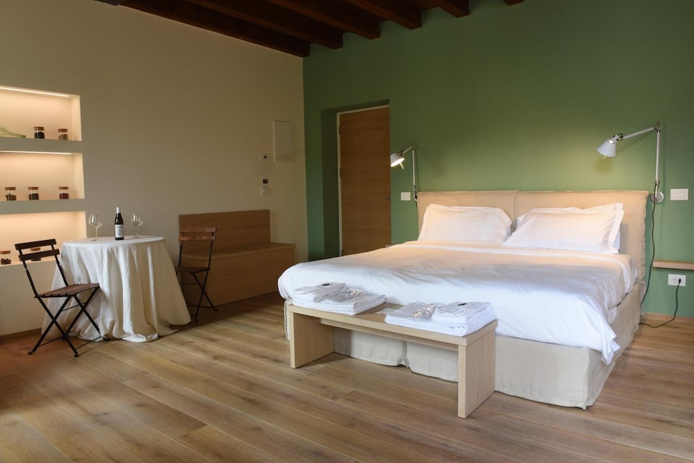 Massimago Wine Suites 10/32