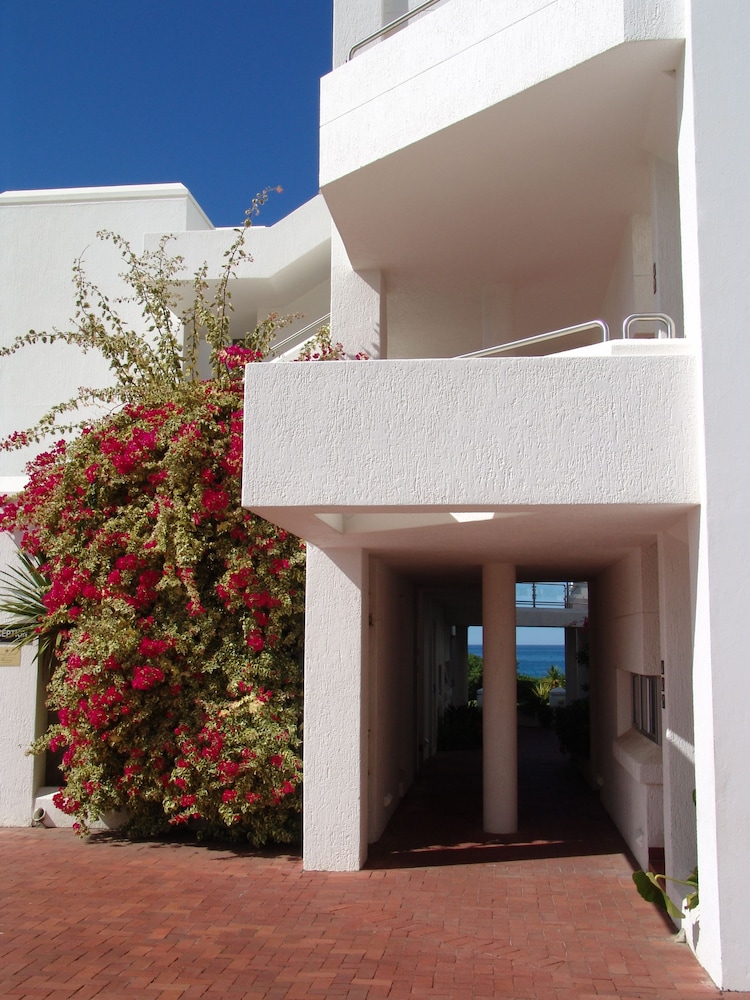 Diaz 15 House on the Bay 2/58