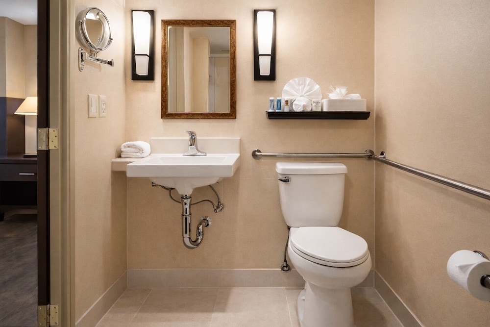 Buena Park Grand Hotel and Suites 75/75