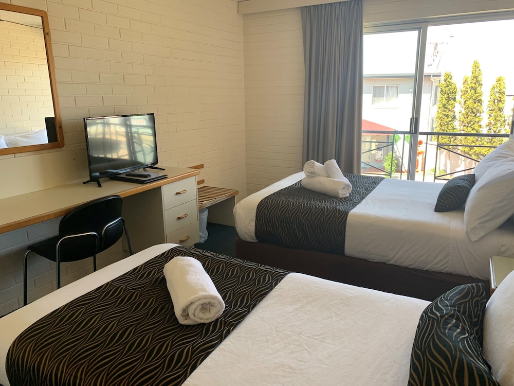 Crest Motor Inn 17/39