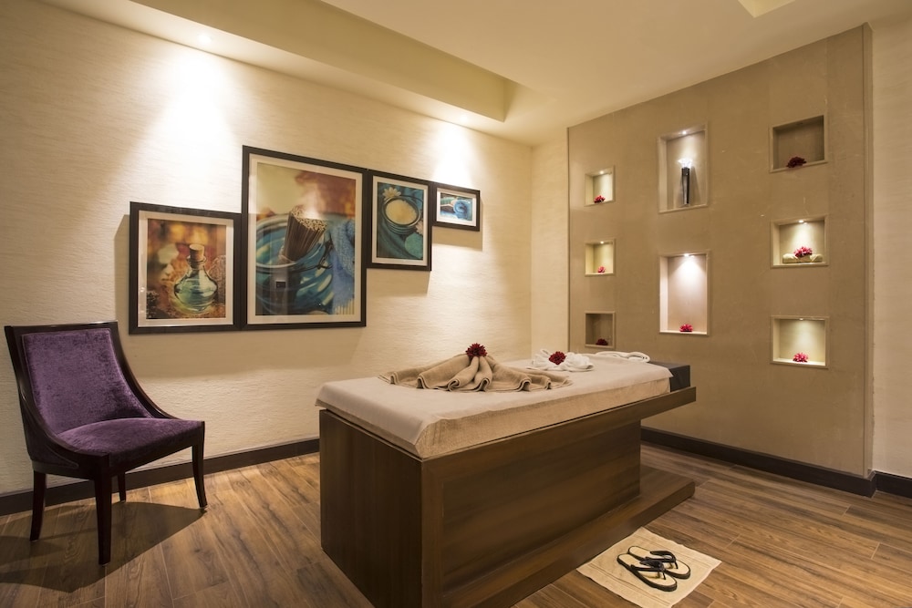 Singhania Sarovar Portico 18/35