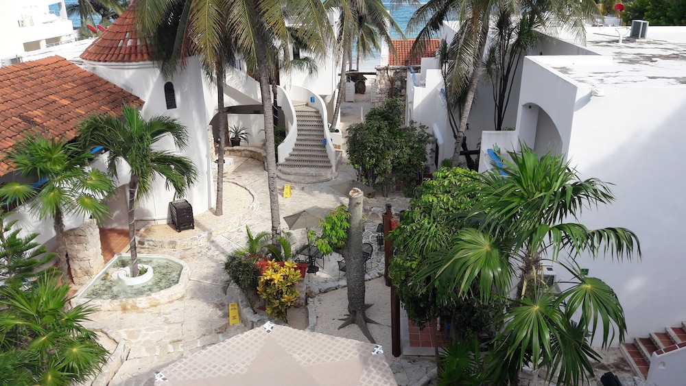 Pelicano Inn 8/67