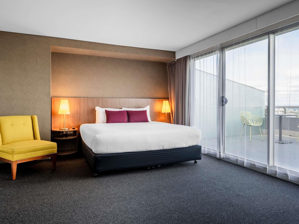 Mercure Sydney St Leonards 32/76