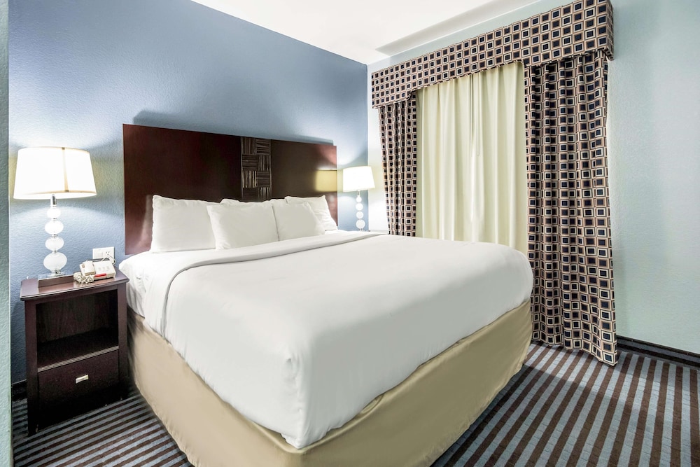 غرفة قياسية بسرير كينج لذوي الإعاقة، Baymont by Wyndham Mineral Wells 4/6