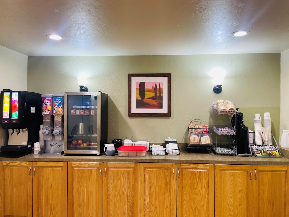 Super 8 By Wyndham Lacey Olympia Area 8/52
