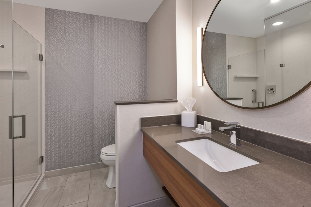 Fairfield Inn & Suites by Marriott Grand Rapids North 32/33