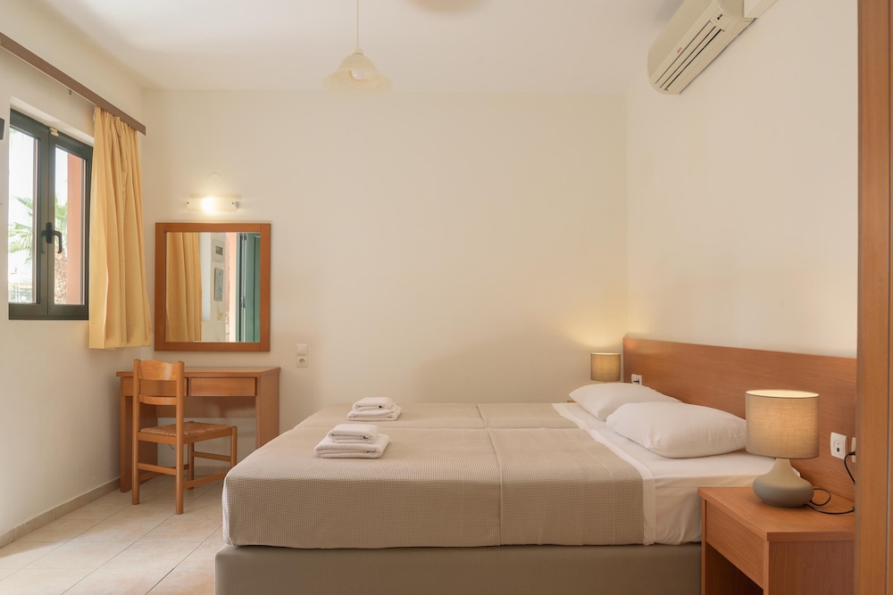Studio, Double Bed, Garden View