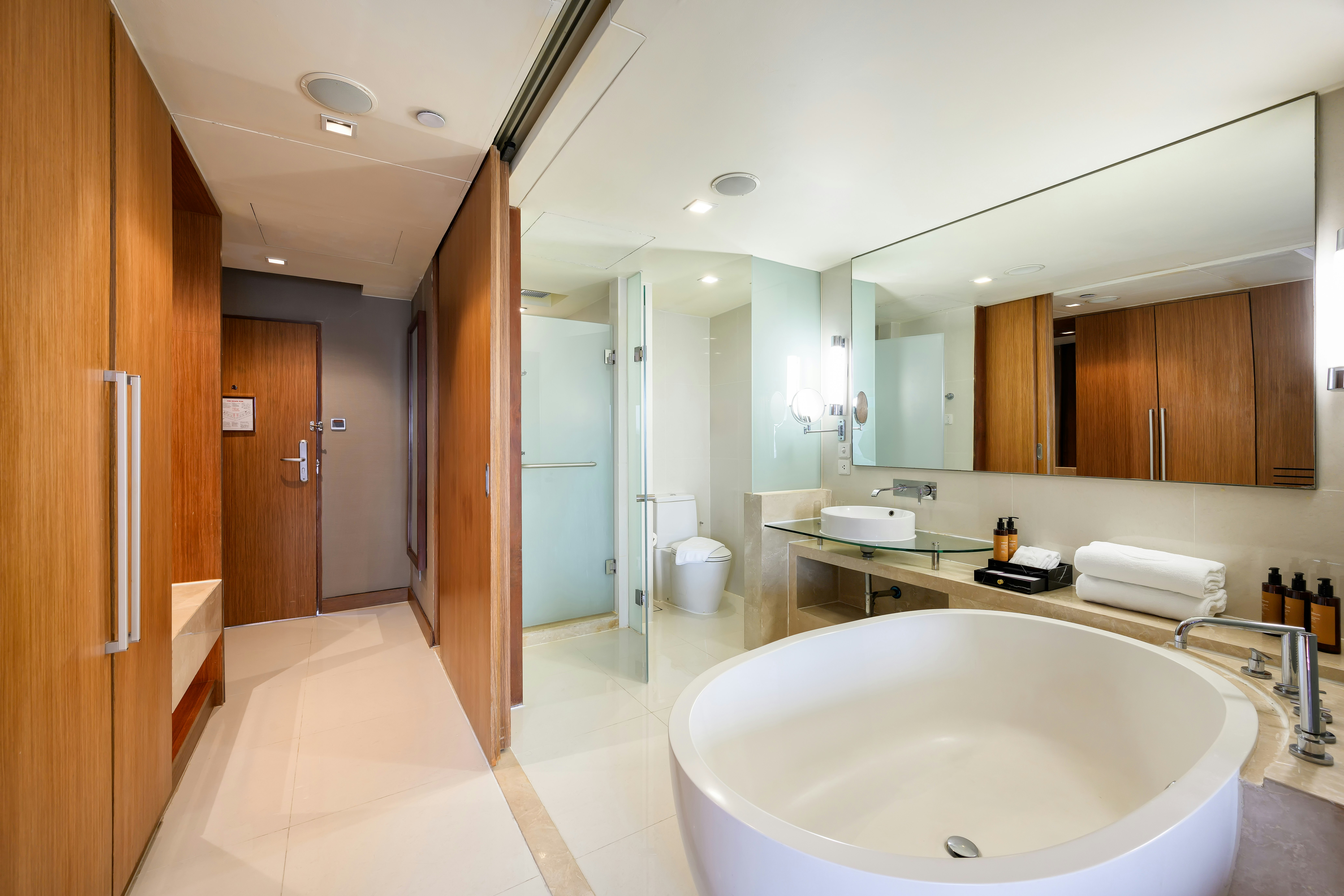 Centara Grand At Central Plaza Ladprao Bangkok 82/82