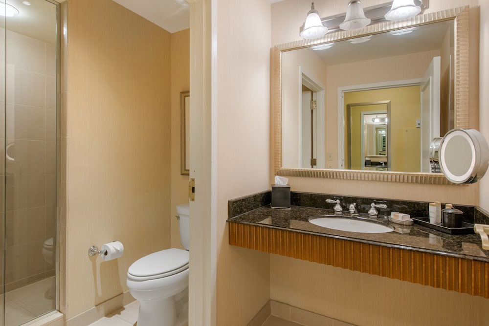 جناح بسرير كينج مع أريكة، Omni Orlando Resort At Championsgate 2/2