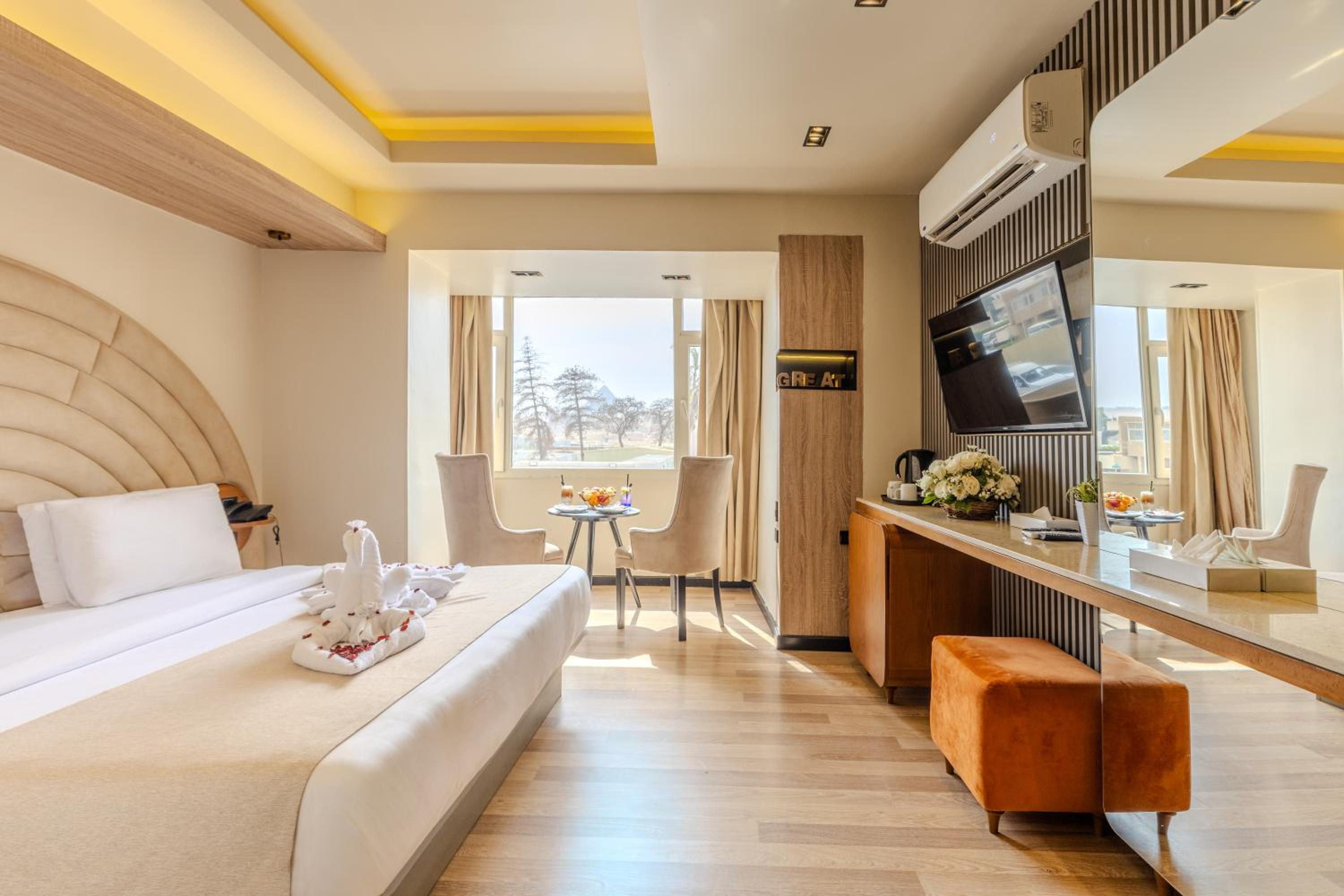 Deluxe, Double or Twin Bed, Pyramids View