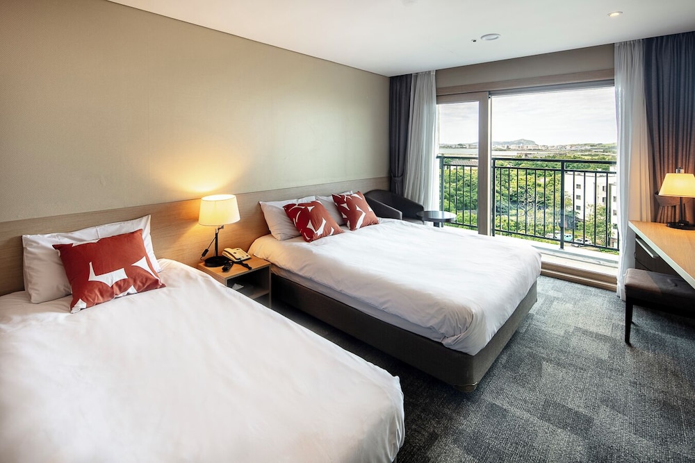 DELUXE, TWIN BEDS, OCEAN VIEW