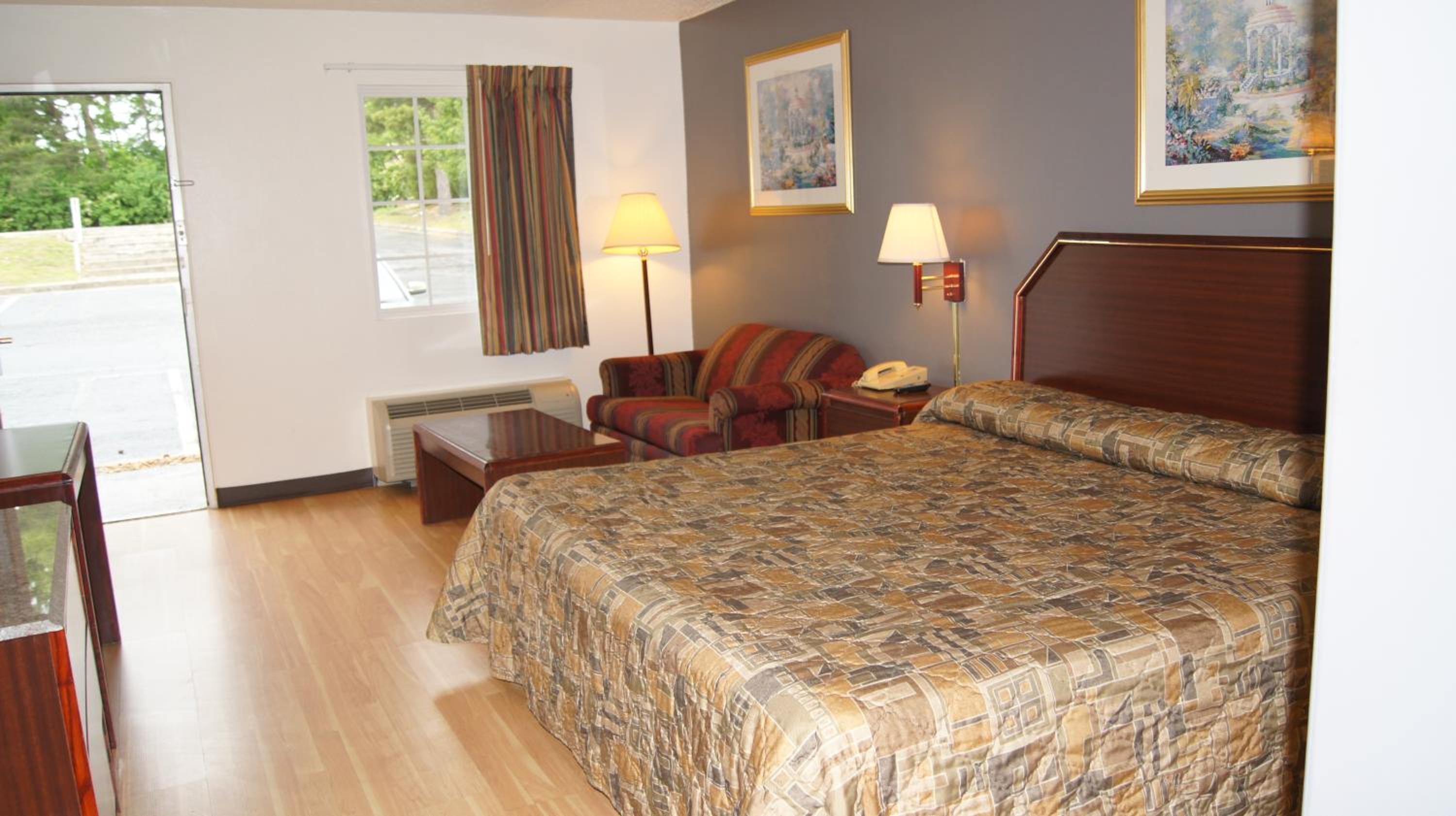 Executive Inn 21/36