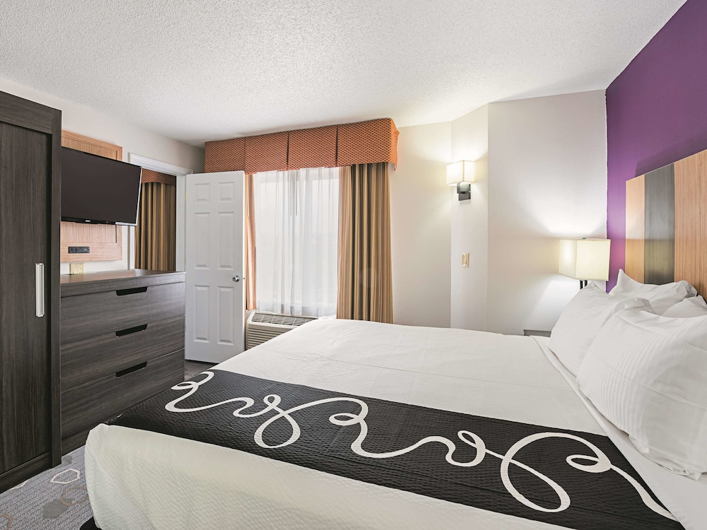 La Quinta Inn & Suites by Wyndham Minneapolis Northwest 15/39